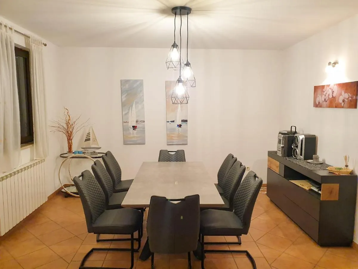 Holiday Home Elis فاجانا